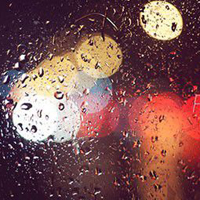 下雨天的心情说说精选80条 感动是雨天你和我一起淋雨